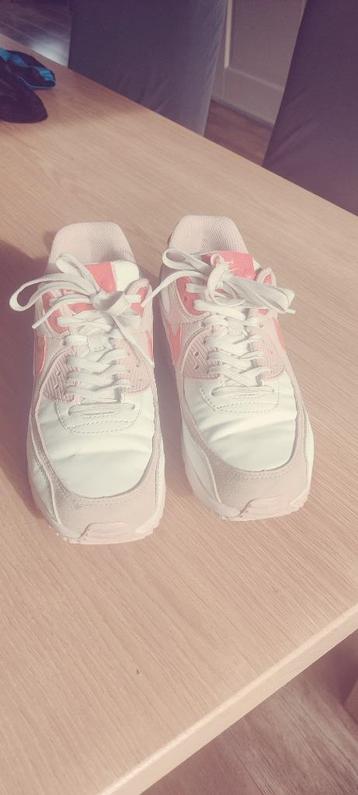 Nike Air Max dames schoenen Valentine editie beschikbaar voor biedingen