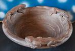 Indonesische Terra-cotta schaal met varanen. 32/13 cm., Ophalen, Porselein of Keramiek, Schaal, Rond