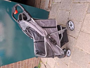 Honden buggy beschikbaar voor biedingen