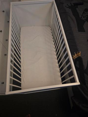 Babybed inclusief matras beschikbaar voor biedingen