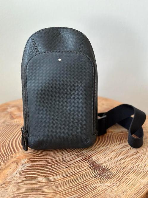 Montblanc Extreme 2.0 Sling Bag - schoudertas, Sieraden, Tassen en Uiterlijk, Tassen | Damestassen, Zo goed als nieuw, Schoudertasje