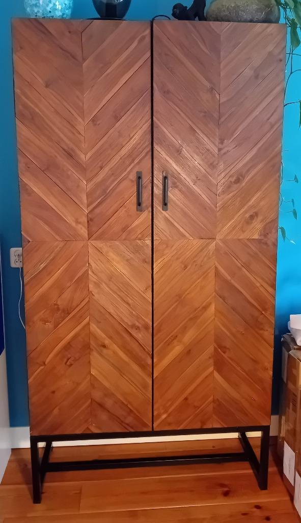 Houten kast met visgraat deuren, Huis en Inrichting, Kasten | Buffetkasten, Zo goed als nieuw, 200 cm of meer, 100 tot 150 cm