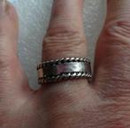 Zilverkleurige ring met (zo lijkt het) omgestikte randjes, Gebruikt, 17 tot 18, IJzer of Staal, Zilver