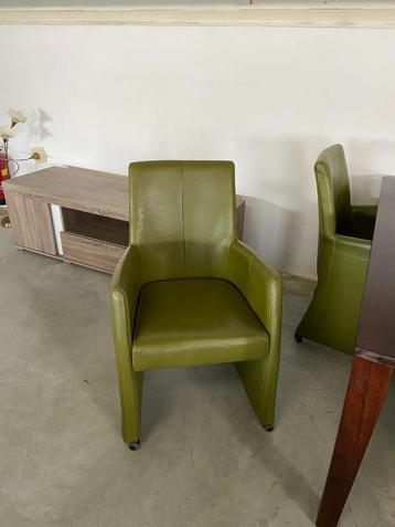 Armstoelen beschikbaar voor biedingen
