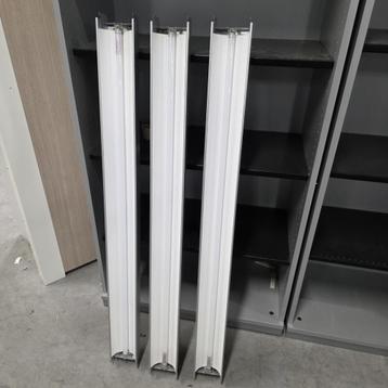 3 nieuwe opbouw tl armaturen met T5 buis 28 watt met besche beschikbaar voor biedingen