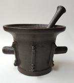 IJzeren Spaanse vijzel met nokken, 17de eeuw, h. 12,5 cm., Ophalen of Verzenden