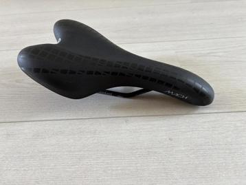SR Mach racefietszadel beschikbaar voor biedingen