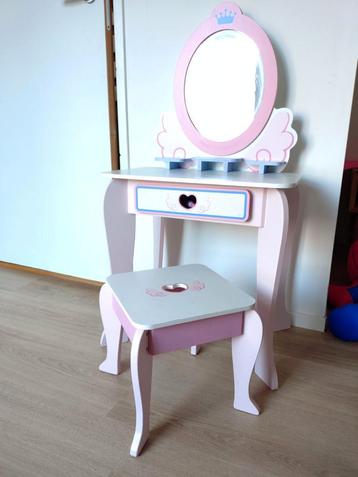 Prinsessen kaptafel met stoel beschikbaar voor biedingen