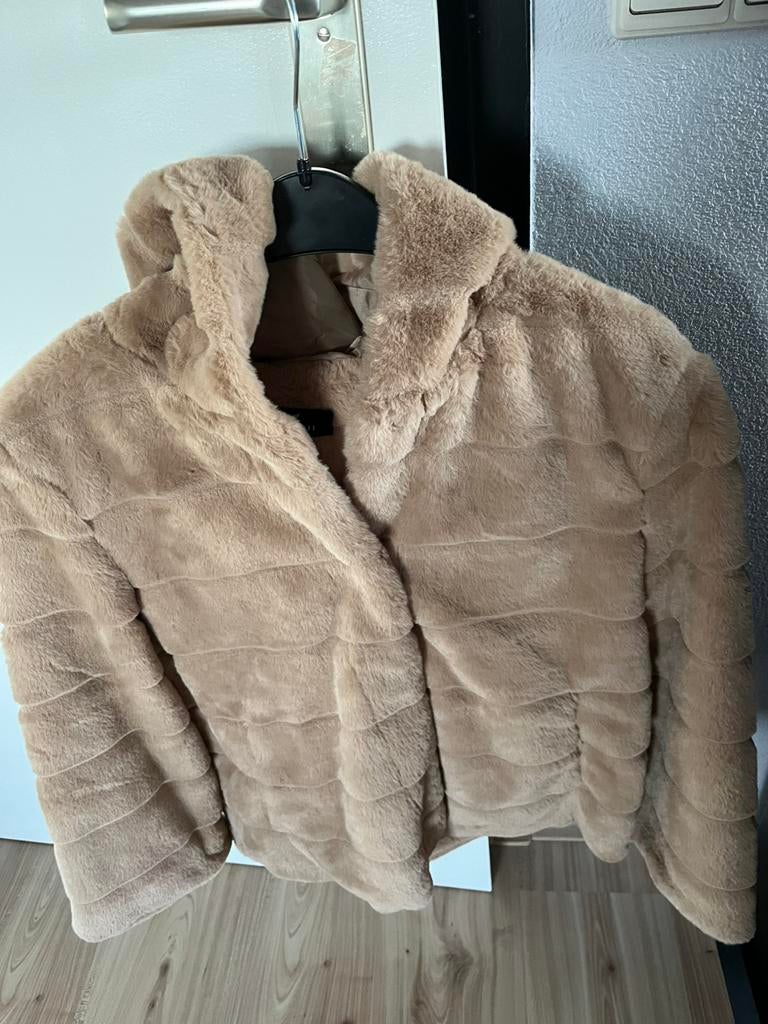 Korte kunstbont mantel, Kleding | Dames, Ophalen of Verzenden, Zo goed als nieuw, Maat 38/40 (M), Bruin