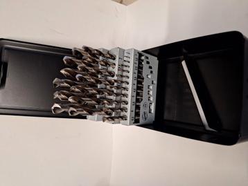 Mack boren zet staal  beschikbaar voor biedingen