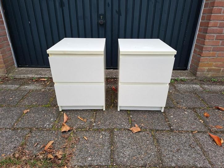 2 witte IKEA MALM ladekastjes/nachtkastjes met 2 laden, Huis en Inrichting, Kasten | Ladekasten, Gebruikt, Minder dan 100 cm, Minder dan 50 cm