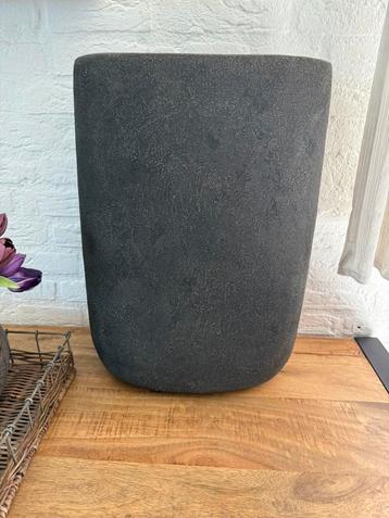 Bloempot still beschikbaar voor biedingen