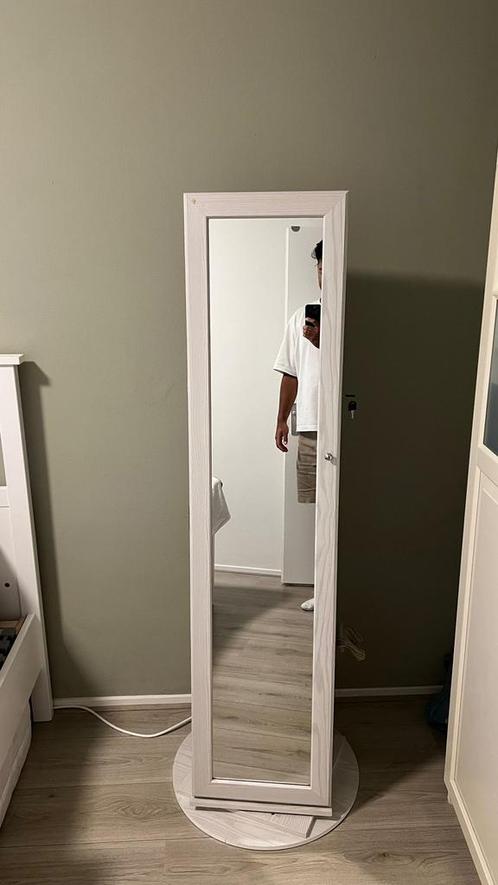 Standing mirror with hidden storage + 360 rotation function, Huis en Inrichting, Woonaccessoires | Spiegels, Zo goed als nieuw