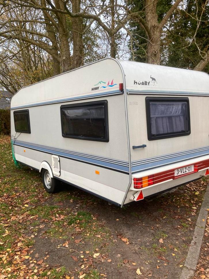 Hobby classic 5.50 met schade ! Bj 1995, Caravans en Kamperen, Caravans, Particulier, tot en met 4, Rondzit, Hobby, 2 aparte bedden