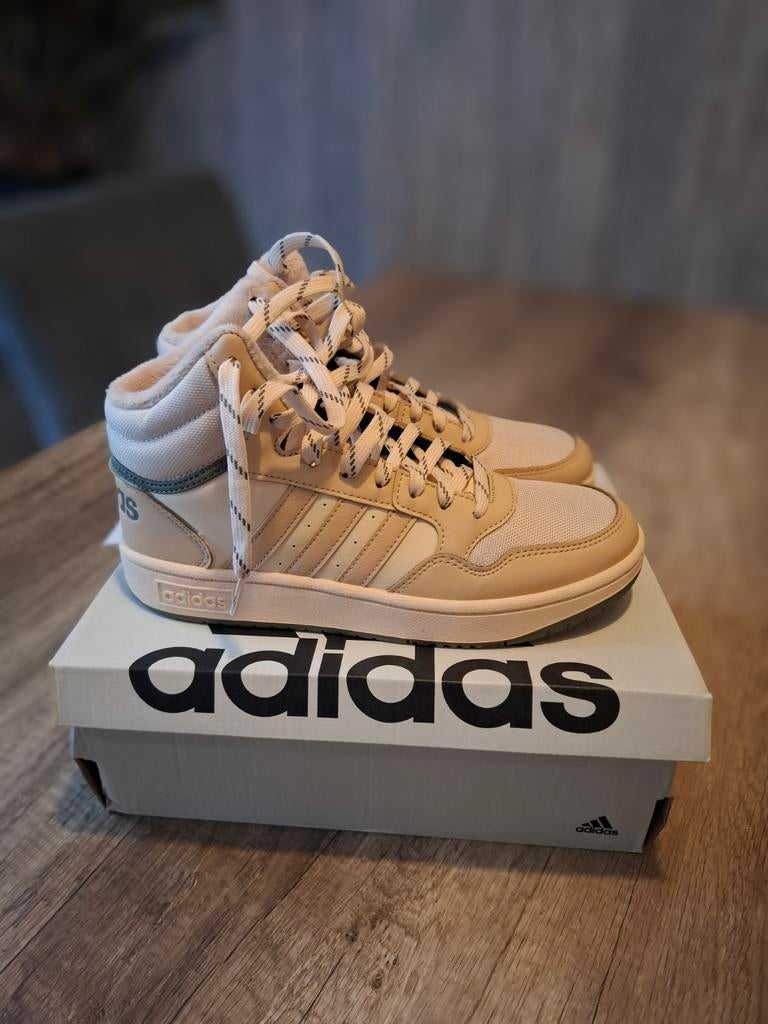 Heerlijke warme Adidas sneakers, Adidas, Beige, Nieuw, Ophalen of Verzenden