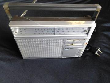 Vintage Philips Portable Radio D2412 in zeer goede staat. beschikbaar voor biedingen