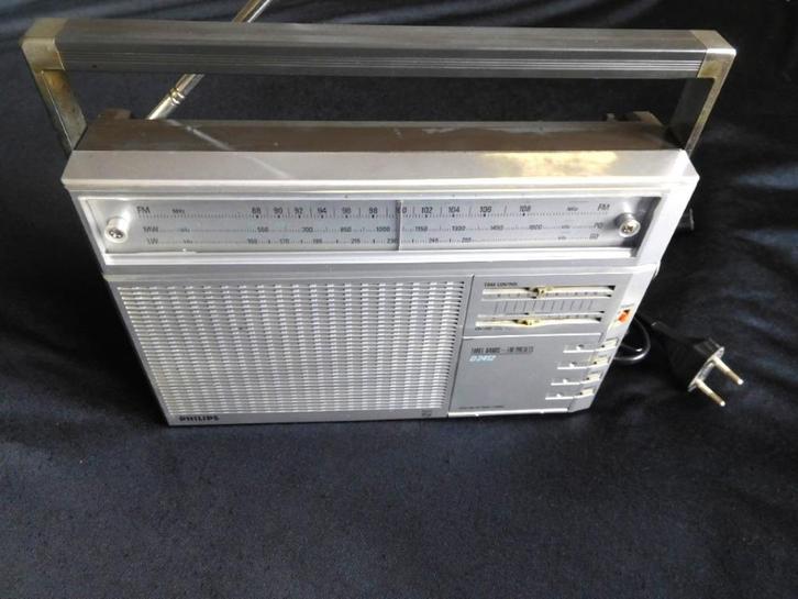 Vintage Philips Portable Radio D2412 in zeer goede staat., Audio, Tv en Foto, Radio's, Gebruikt, Transistorradio, Ophalen
