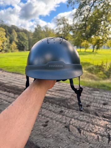 Fouganza Rijhelm Maat M (55-58 cm) beschikbaar voor biedingen