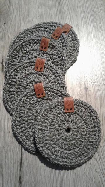 Onderzetters gehaakt 6 stuks beschikbaar voor biedingen