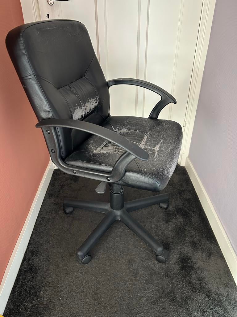 Gebruikte zwarte bureaustoel, Huis en Inrichting, Ophalen, Gebruikt, Zwart, Bureaustoel