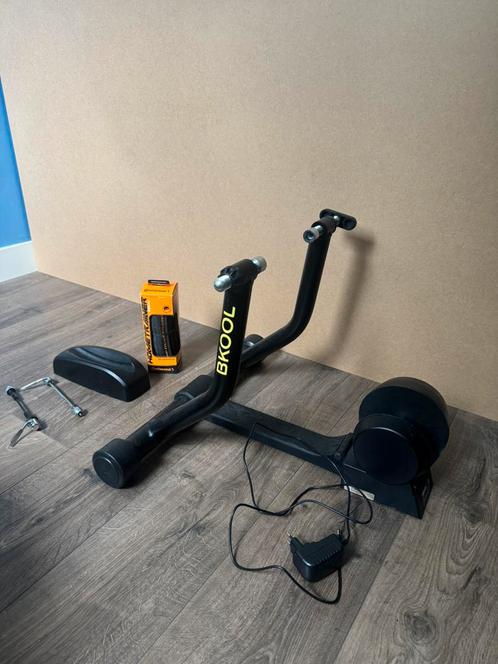 Bkool Smart Go 2 - Wheel on fietstrainer, Sport en Fitness, Fitnessapparatuur, Zo goed als nieuw, Hometrainer, Metaal, Ophalen