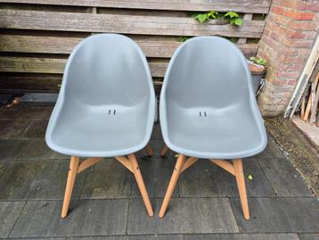 Gratis stoelen 2x IKEA Fanbyn beschikbaar voor biedingen