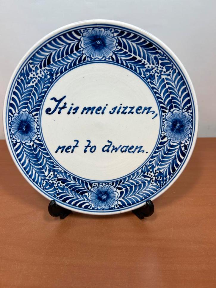 Delfts blauw bord met Friese spreuk, Antiek en Kunst, Antiek | Wandborden en Tegels, Ophalen of Verzenden