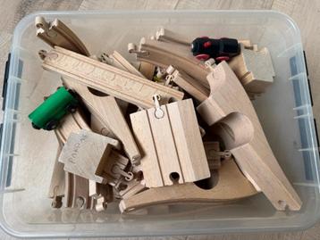 Houten treinbaan inclusief treintje beschikbaar voor biedingen