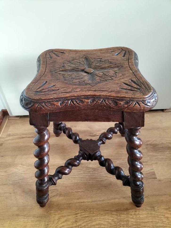 Antiek/ vintage engels krukje gedraaide poten, houtsnijwerk, Antiek en Kunst, Antiek | Meubels | Tafels, Ophalen of Verzenden
