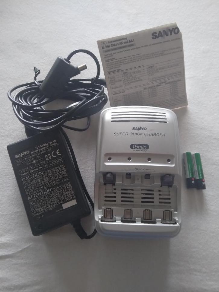 0029 - Sanyo NC‑MQS02 Super Quick Charger voor AA/AAA Ni‑MH, Audio, Tv en Foto, Accu's en Batterijen, Zo goed als nieuw, Oplaadbaar
