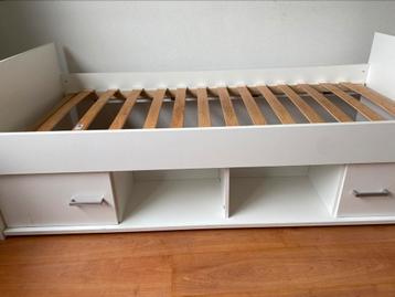 Tiener/kinderbed Ikea eenpersoons met vakken