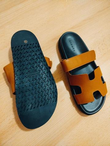 Hermes sandalen bruin of wit beschikbaar voor biedingen