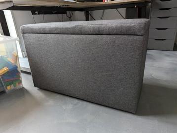 Grote grijze poef/hocker met bergruimte (80,5x49,5x40,5cm) beschikbaar voor biedingen