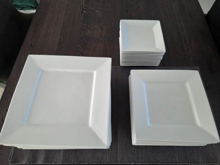 Vierkante porseleinen servies (Xenos), Huis en Inrichting, Keuken | Servies, Gebruikt, Bord(en), Overige stijlen, Porselein, Ophalen