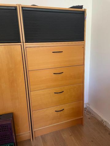 Kast met 5 lades en open gedeelte (op foto met rolbaar luik)