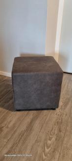 Antraciet kleurige hocker Nando, Huis en Inrichting, Banken | Voetenbanken en Poefen, Ophalen, Minder dan 50 cm, Vierkant, Nieuw