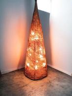 Kegelvorm met lampjes, Huis en Inrichting, Lampen | Tafellampen, Ophalen of Verzenden, Gebruikt, Overige materialen, Minder dan 50 cm
