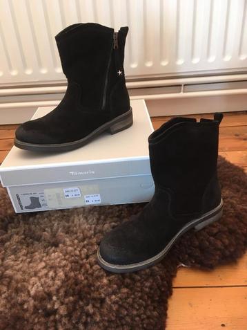 Tamaris suede zwart kort laarsje met rits. 39. Nieuw € 99,99 beschikbaar voor biedingen