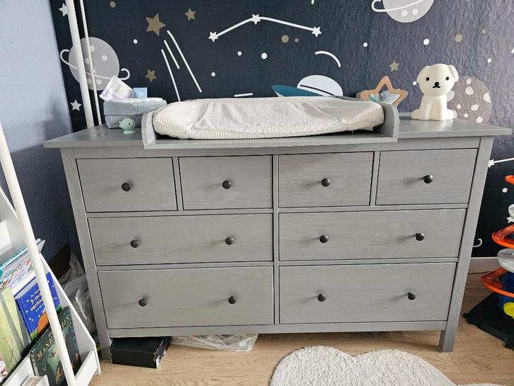 Grijze ikea hemnes met 8 lades, Huis en Inrichting, Kasten | Ladekasten, Zo goed als nieuw, Minder dan 100 cm, 150 tot 200 cm