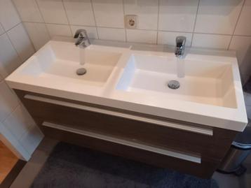 Prijsdaling! Wastafel meubel en handdoekenkast beschikbaar voor biedingen