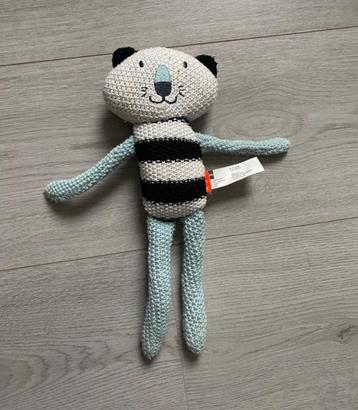 Schattige gestreepte knuffelbeer beschikbaar voor biedingen