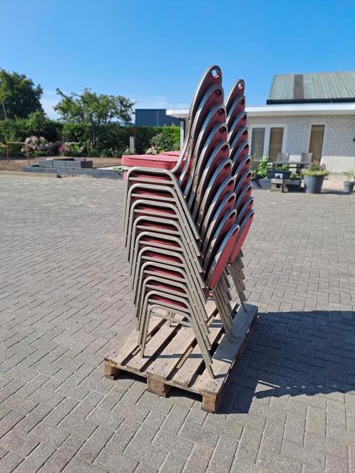 Stapelstoelen - 50 stuks - Verhuur/Evenementen, Huis en Inrichting, Stoelen, Gebruikt, Vijf, Zes of meer stoelen, Metaal, Stof