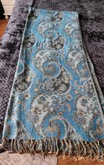 sjaal met een paisley-patroon in blauw en goud., Ophalen of Verzenden, Zo goed als nieuw, Maat 46/48 (XL) of groter, Sjaal