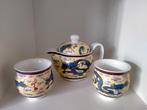 Driedelig Chinees theeservies met traditioneel drakenpatroon, Antiek en Kunst, Antiek | Porselein, Ophalen