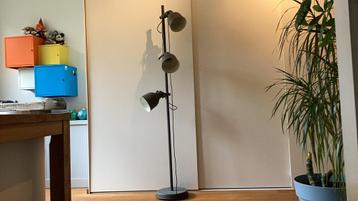 Ikea hektar staande lamp met 3 lichrpunten beschikbaar voor biedingen
