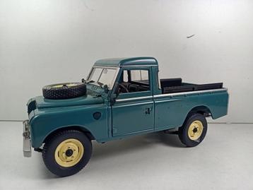 universal hobbies 1/18  land rover pick up beschikbaar voor biedingen