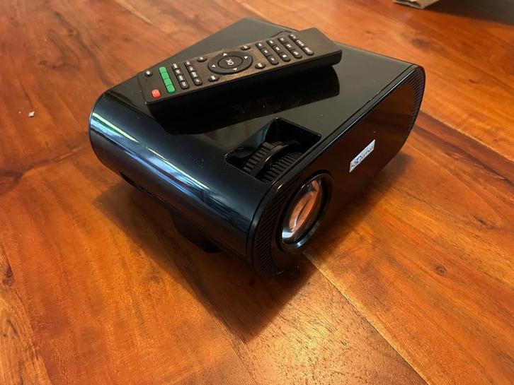 Beamer Qumax, Audio, Tv en Foto, Beamers, Zo goed als nieuw, LED, Full HD (1080), Ophalen