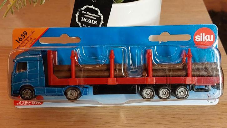 Siku Volvo Houttransport Truck 1659 - Zo goed als nieuw, Hobby en Vrije tijd, Modelauto's | Overige schalen, Zo goed als nieuw