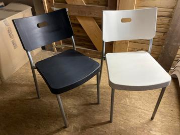 IKEA Herman stoelen zwart en wit beschikbaar voor biedingen