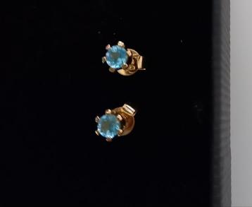 14K Gouden Oorstekers met Blauwe Topaas beschikbaar voor biedingen